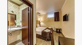 Гостиница Оскар Геленджик Стандарт 2-местный, цоколь-4