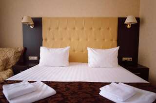 Гостиница Оскар Геленджик Стандартный двухместный номер с 1 кроватью или 2 отдельными кроватями-4