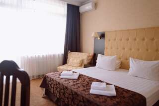 Гостиница Оскар Геленджик Стандартный двухместный номер с 1 кроватью или 2 отдельными кроватями-1
